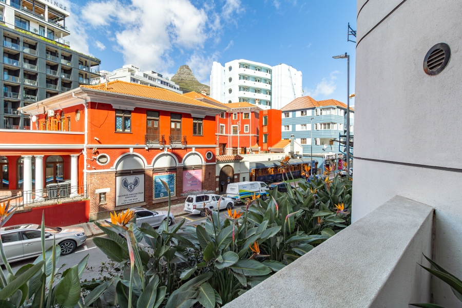 1 Bedroom Property for Sale in Sea Point Western Cape